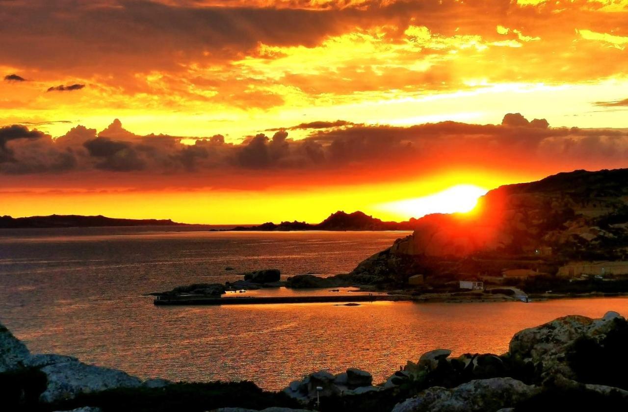 A Punta Tegge Il Mare La Spiaggia Il Tramonto Villa La Maddalena  Exterior foto